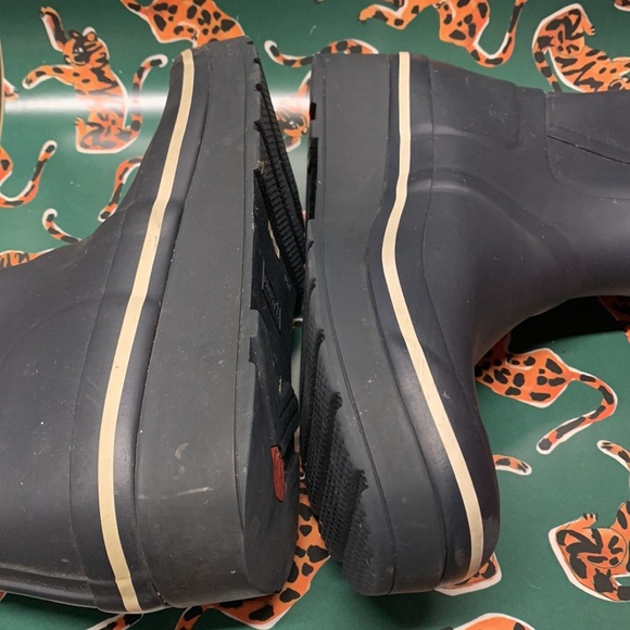 Hunter Original Short Matte Buckle Strap Rain Boots in Navy - Picture 5 of 7